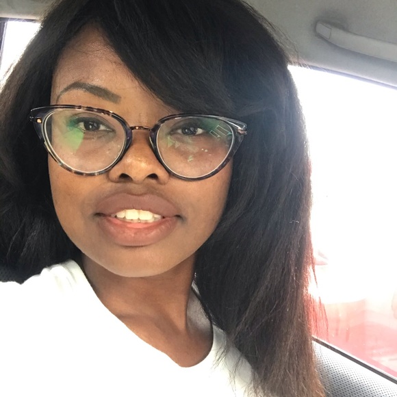 Meet your Posher, Yvonne - Picture 5 of 6